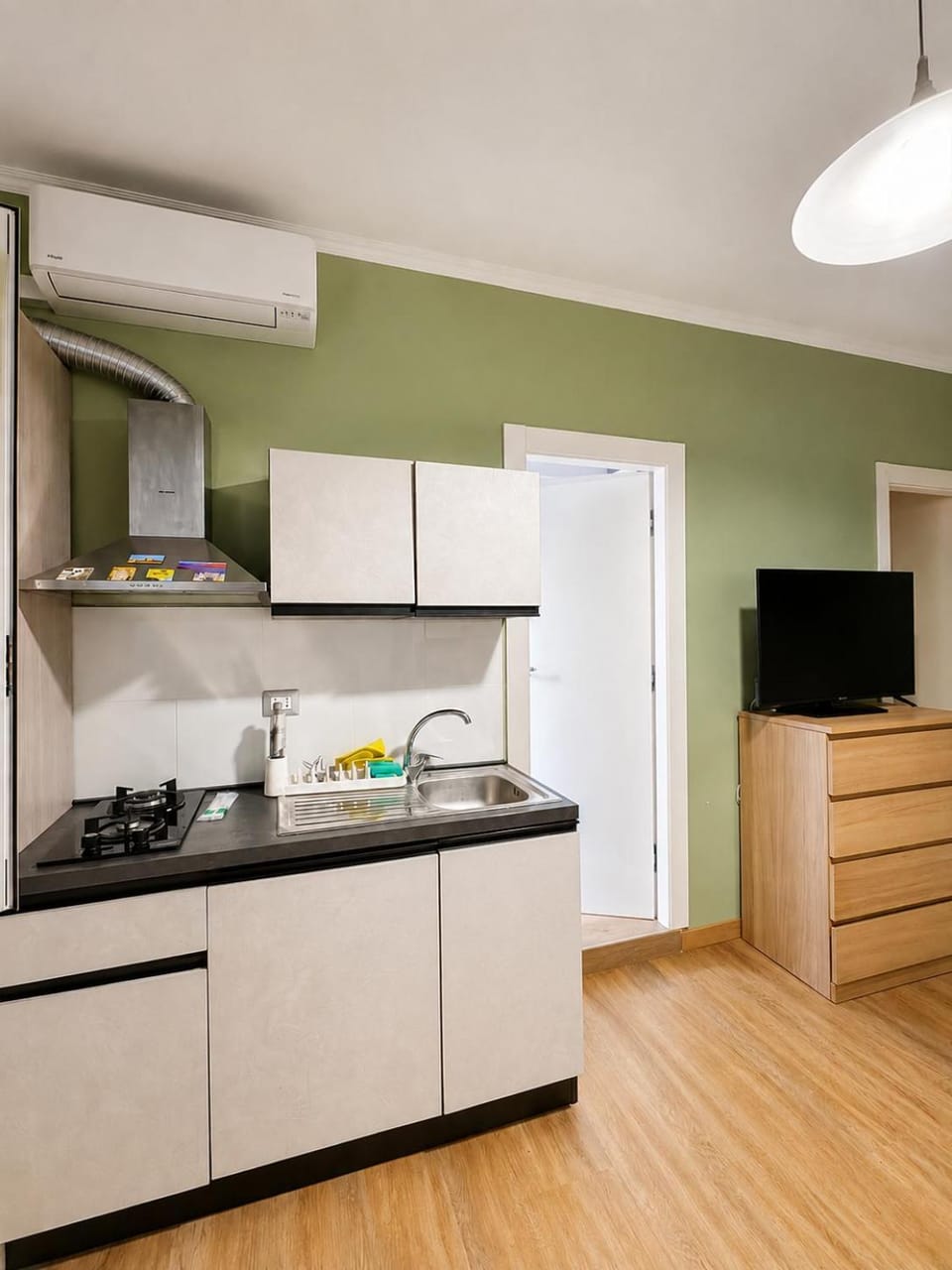 TV and multimedia, Kitchen or kitchenette, stove