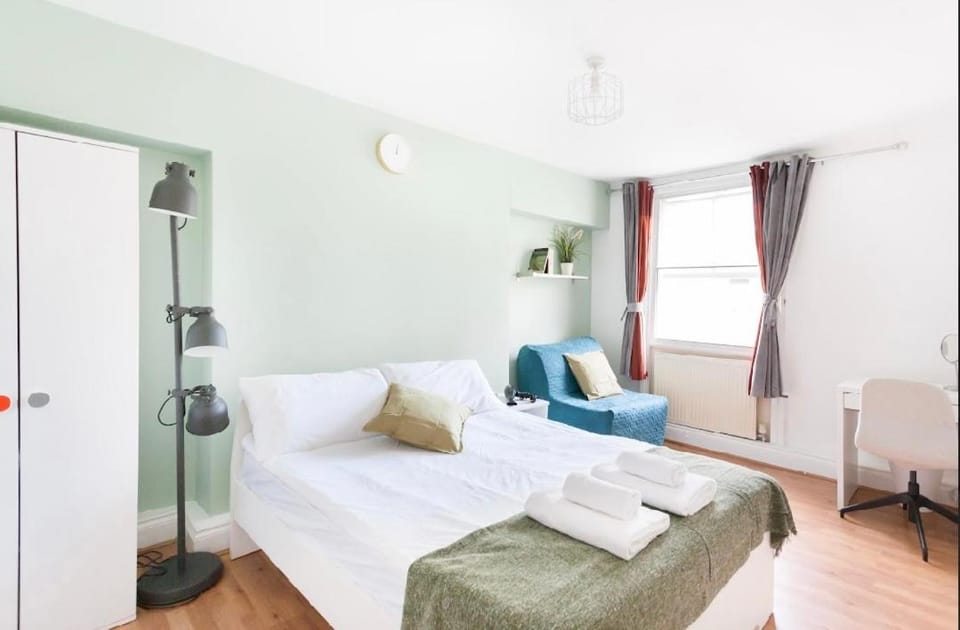 Fifty3 Holidays Apartment in London Borough of Islington