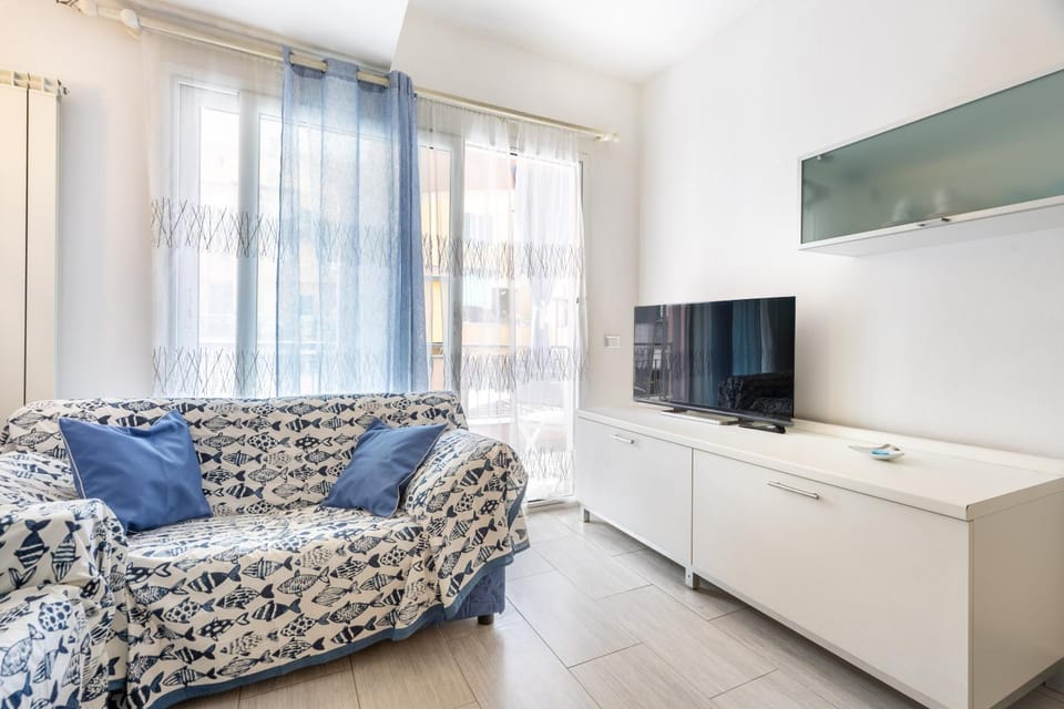 Hostdomus - City Hub Suite Apartment in Finale Ligure