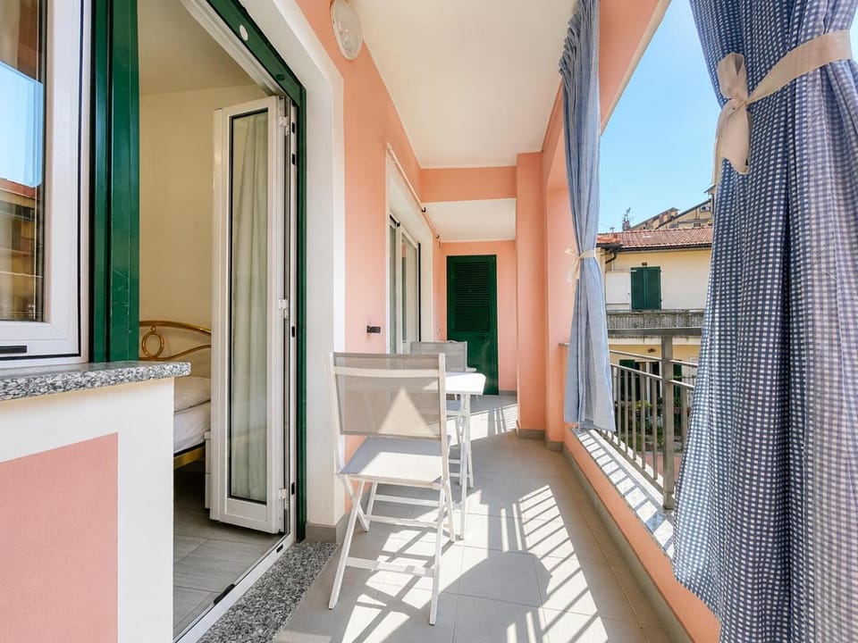 Hostdomus - City Hub Suite Apartment in Finale Ligure
