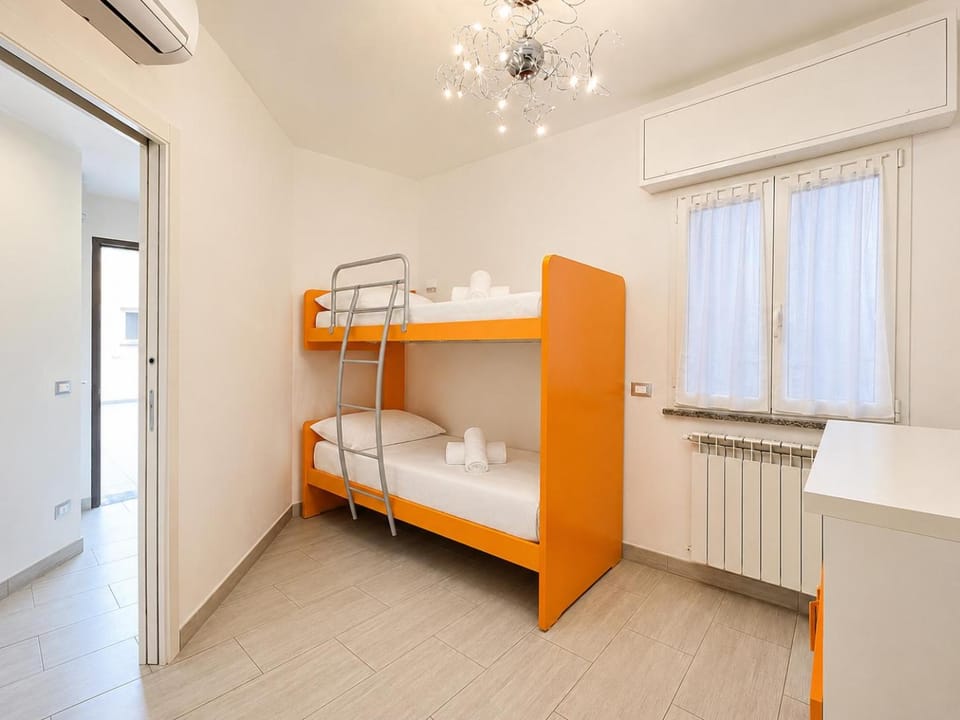 Hostdomus - City Hub Suite Apartment in Finale Ligure