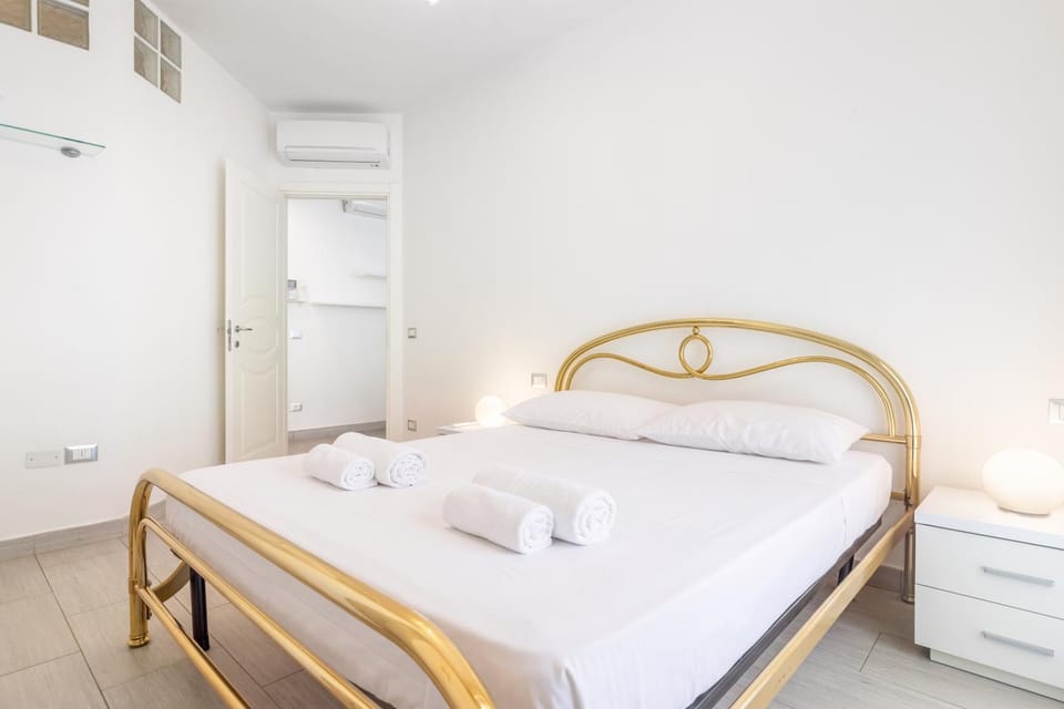 Hostdomus - City Hub Suite Apartment in Finale Ligure