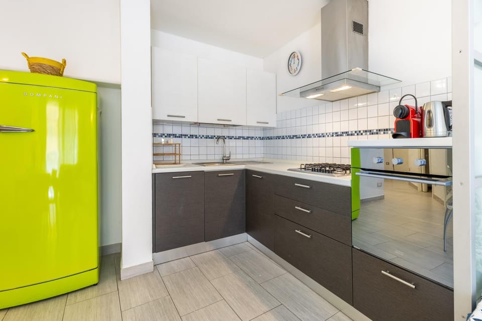 Hostdomus - City Hub Suite Apartment in Finale Ligure