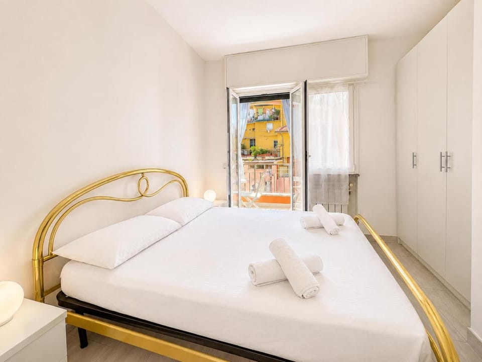 Hostdomus - City Hub Suite Apartment in Finale Ligure