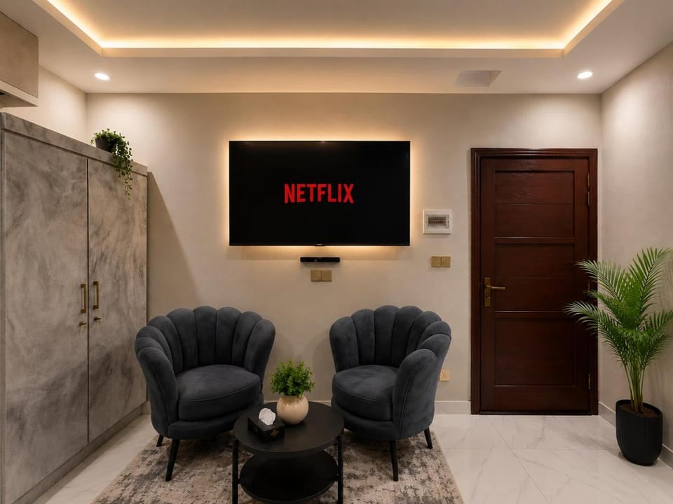 Communal lounge/ TV room, TV and multimedia, Seating area, Evening entertainment