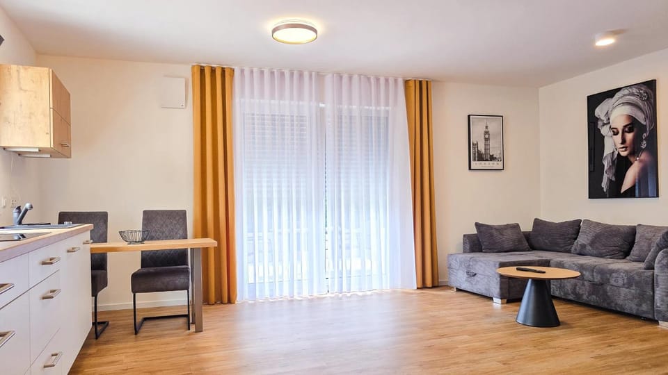 Kitchen or kitchenette, Living room, Seating area, Dining area