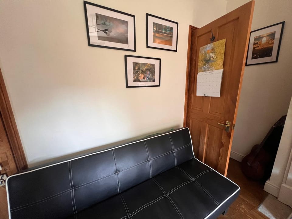 Relax in a Creative Art Space Vacation rental in Guildford