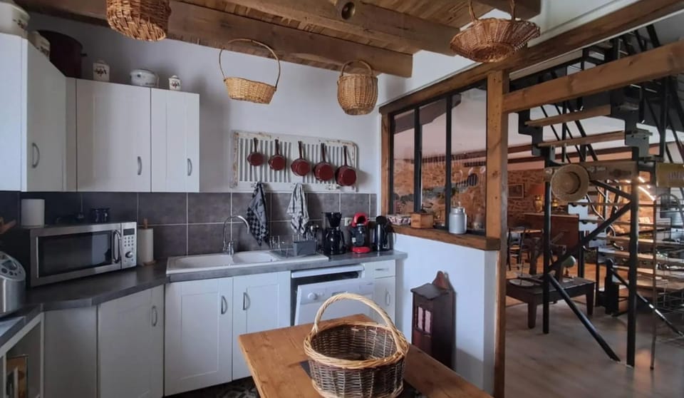 Property building, Kitchen or kitchenette, Living room