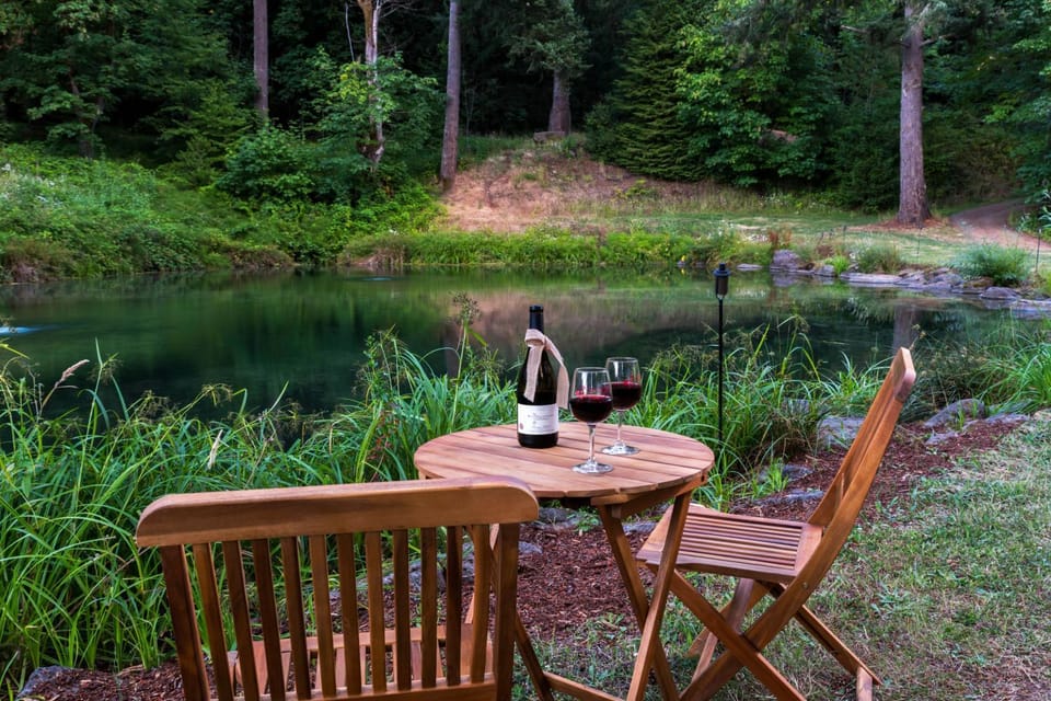 Stargaze and Swim at the Hideout - Luxury Glamping Apartment in Clackamas County