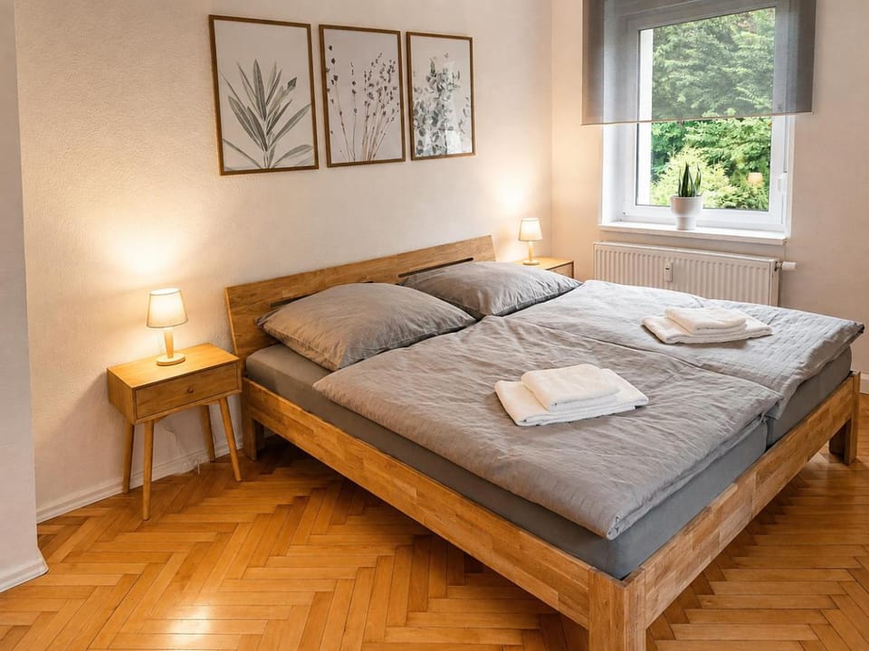 Bed, Photo of the whole room, Bedroom, towels