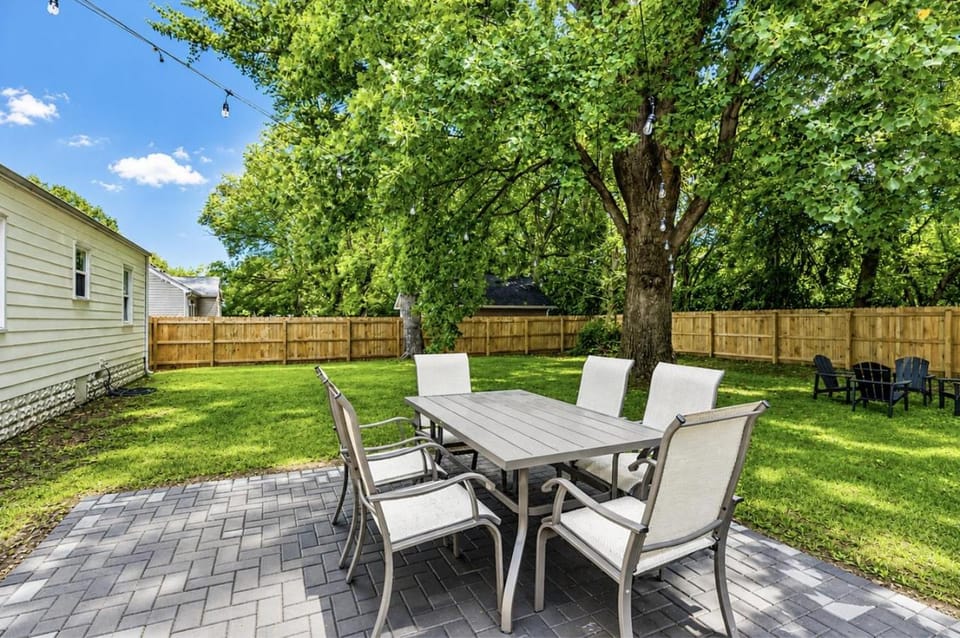 Blue Raider Bungalow 3 Min to MTSU House in Murfreesboro