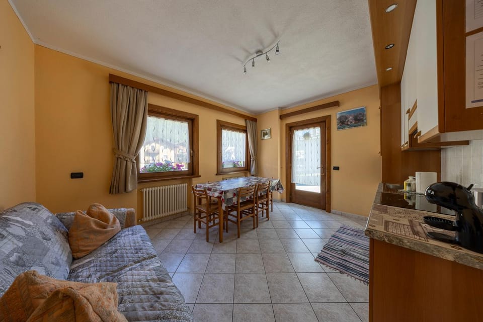 TV and multimedia, Kitchen or kitchenette, Dining area, minibar