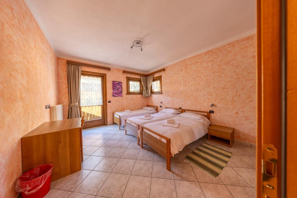 Photo of the whole room, Bedroom, towels