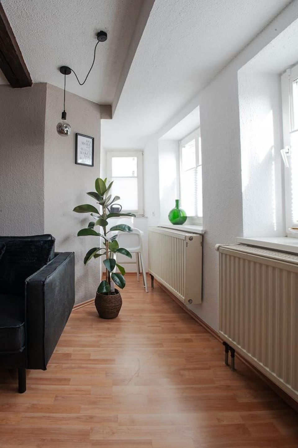 Living room, Seating area, internet