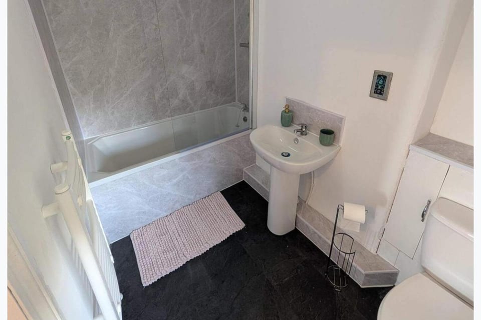 Toilet, Bath, towels