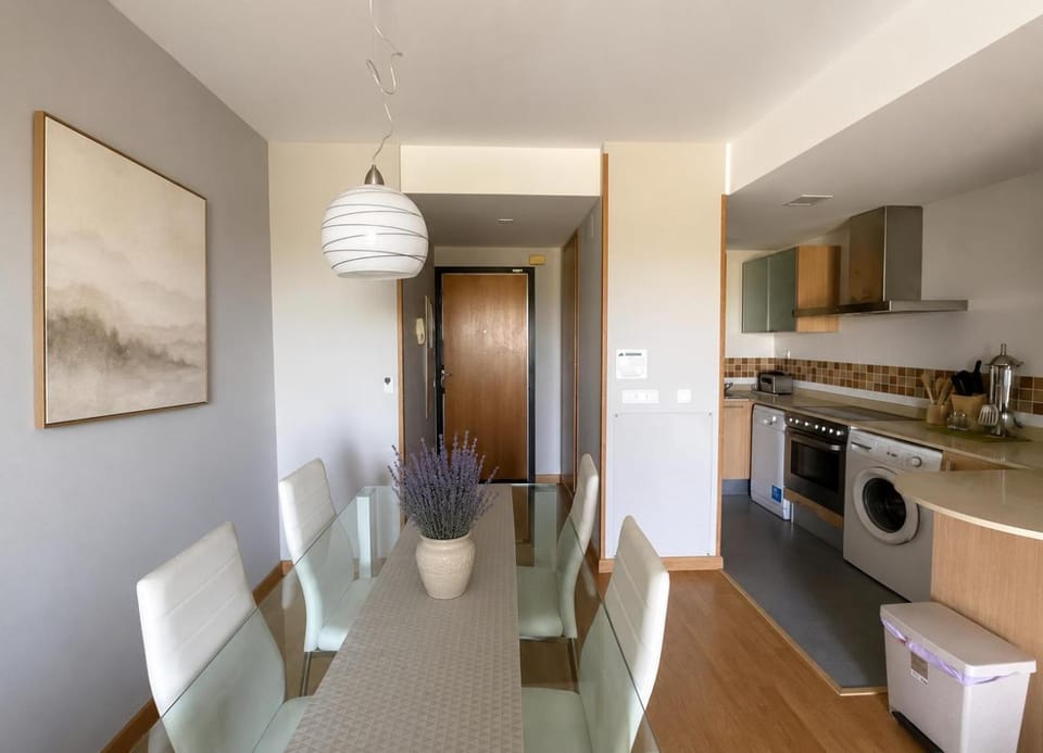 Kitchen or kitchenette, Dining area, dishwasher, microwave, oven