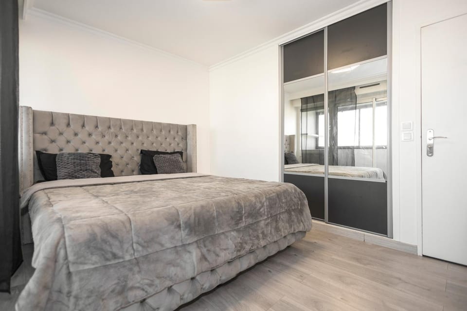 Bed, Photo of the whole room, Bedroom, wardrobe