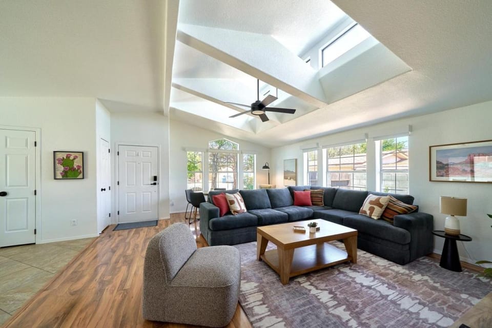 Hot Tub, Game Room, Coffee Bar, Fire Pit, Pancakes House in Page