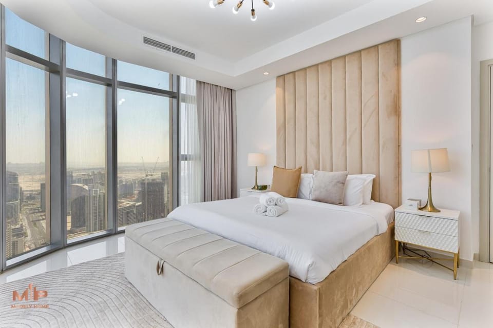 High-Rise 3 Bed Paramount Midtown with Burj View House in Dubai