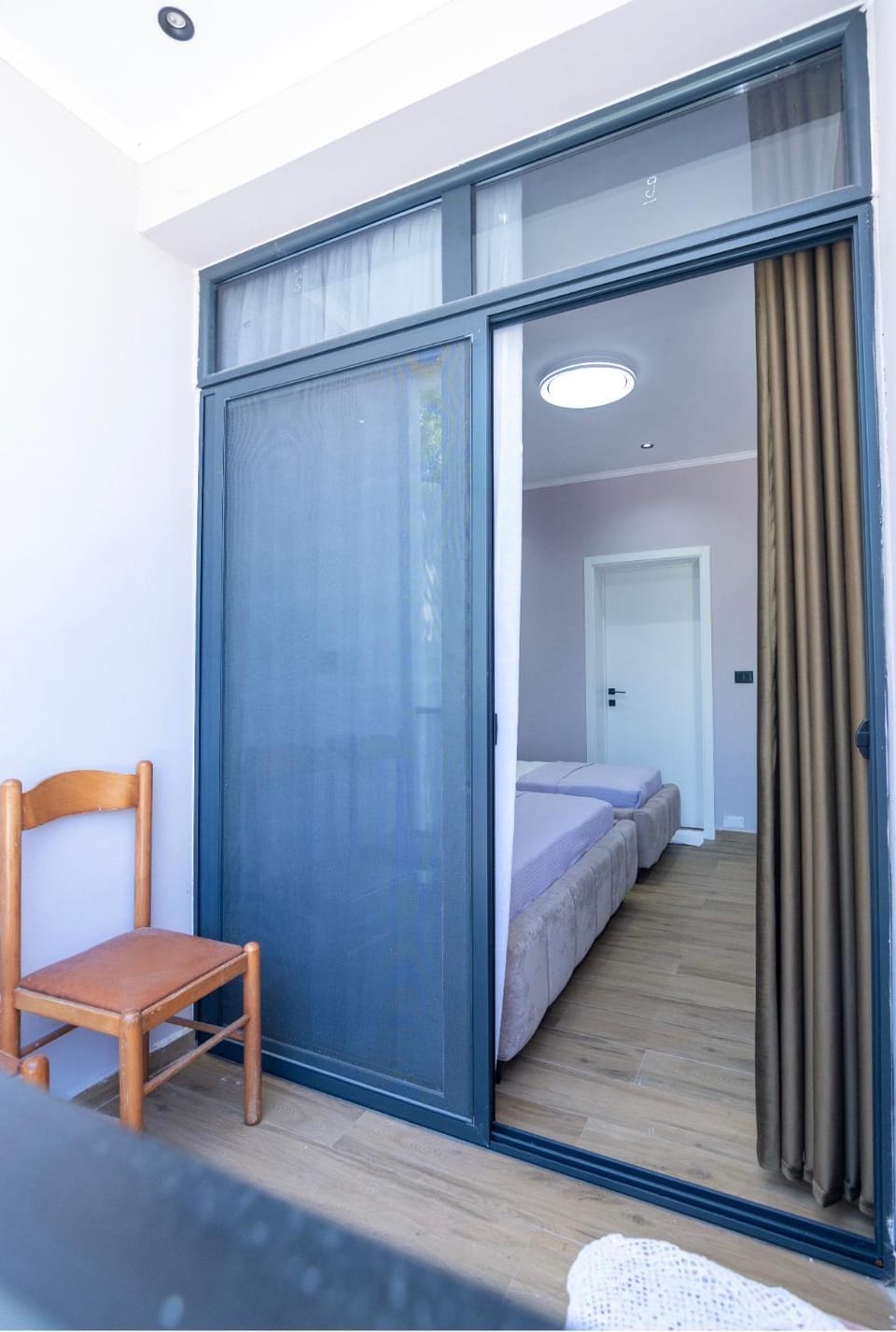 Shower, Toilet, Bed, Garden view