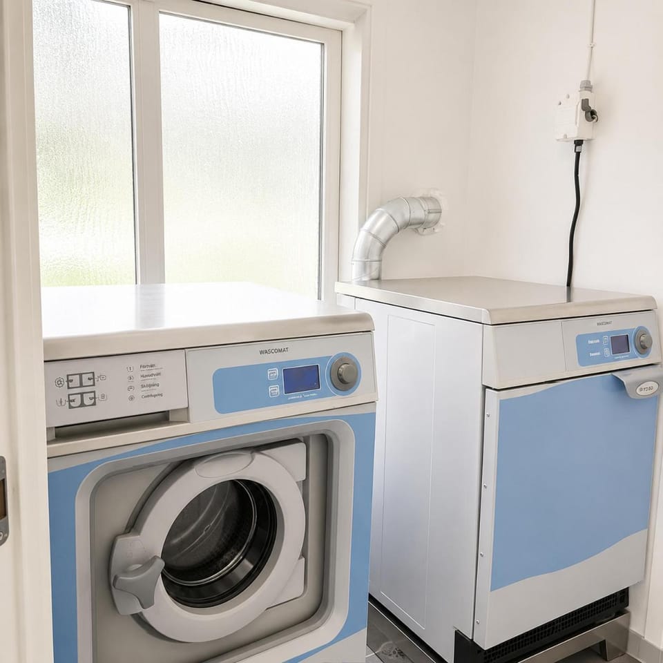 Kitchen or kitchenette, washing machine, dryer