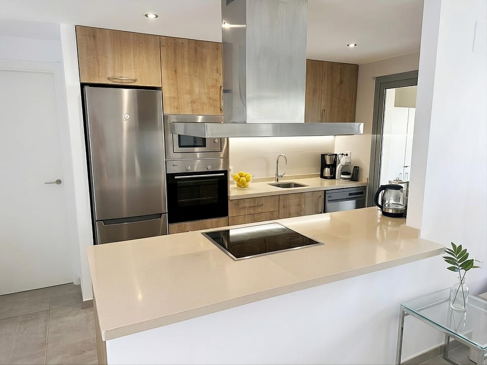 Coffee/tea facilities, Kitchen or kitchenette, dishwasher, oven, stove, toaster