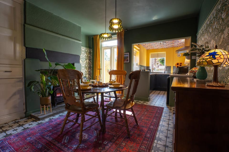 The Painted Terrace - Peaceful Home In Calow Near The Royal Hospital House in North East Derbyshire District