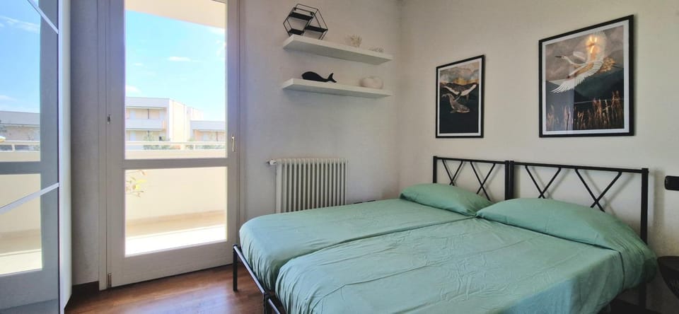 Bed, Photo of the whole room, Bedroom, air conditioner