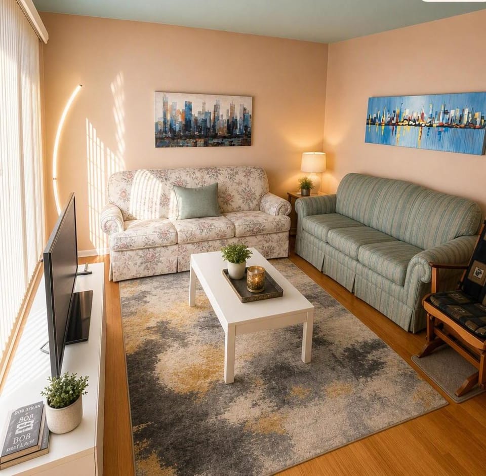 2 beds in a private room A with a free parking -15 min from downtown Vacation rental in Longueuil