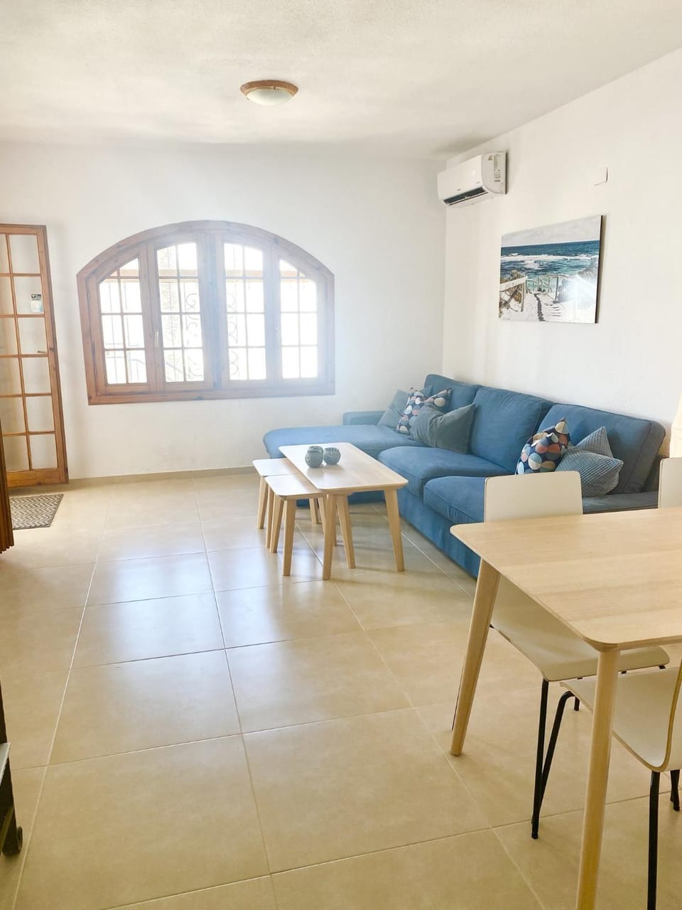 Living room, Seating area, Dining area, air conditioner