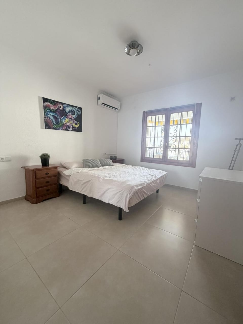 Bed, Photo of the whole room, Bedroom, air conditioner