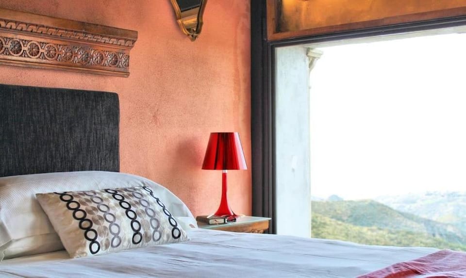 Bed, Natural landscape, Photo of the whole room, Bedroom, Mountain view