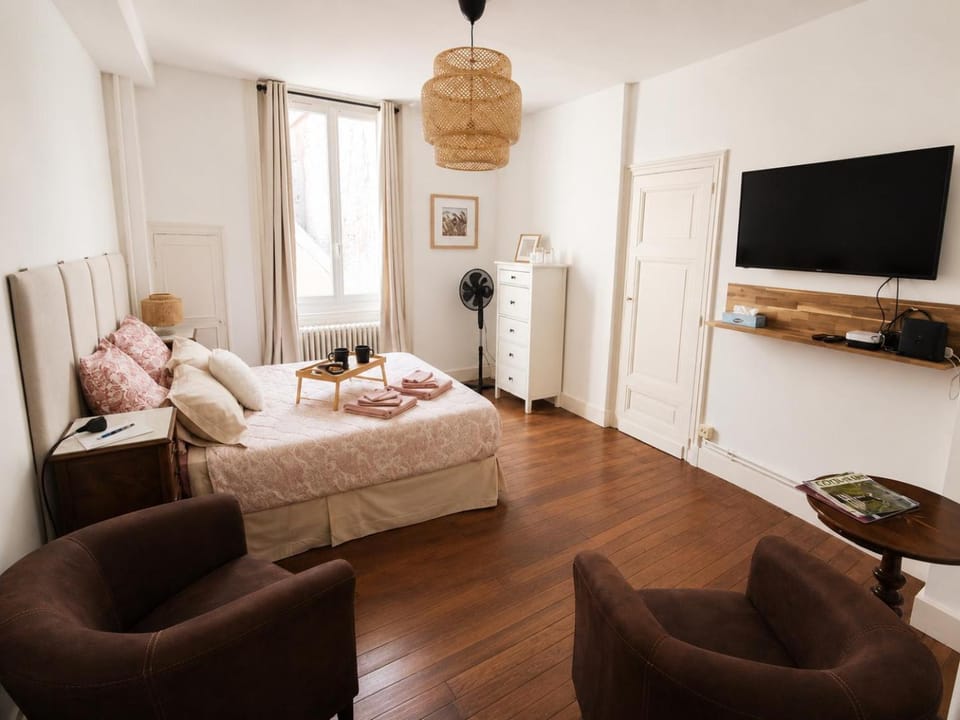 Very central Cozy, bathtub and quiet Apartment in Dijon