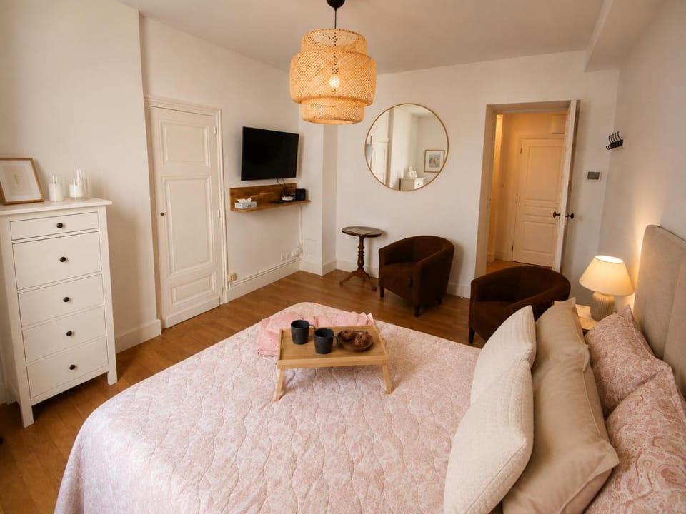 Very central Cozy, bathtub and quiet Apartment in Dijon