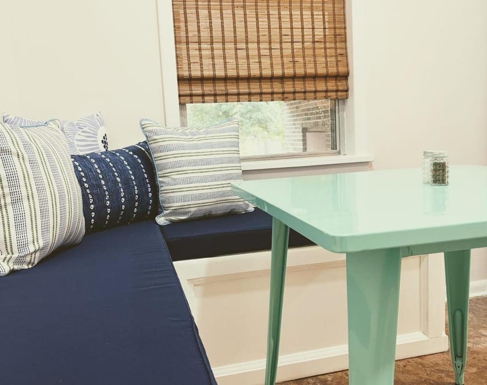 Seating area, kitchen