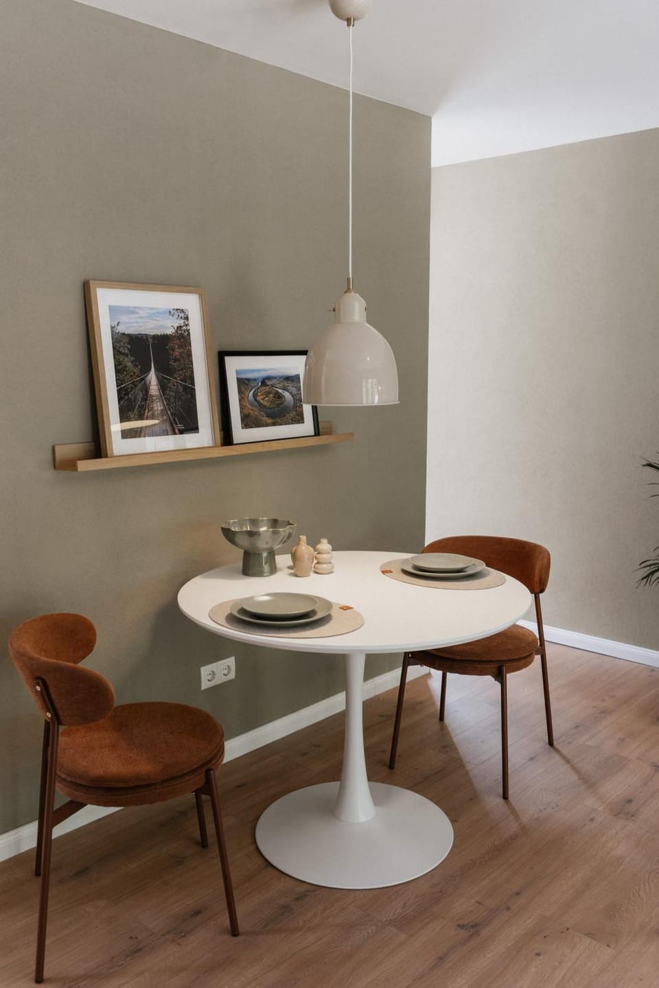 Seating area, Dining area