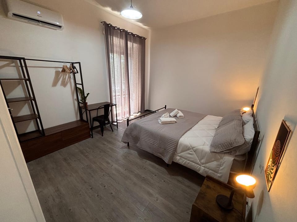 Bed, Photo of the whole room, Bedroom, air conditioner