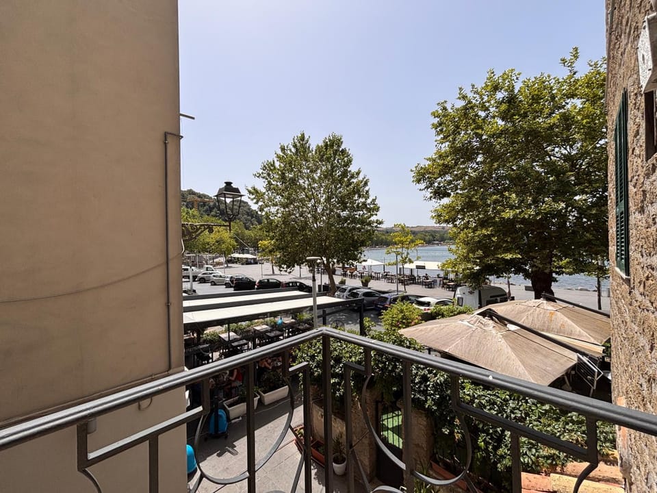 Balcony/Terrace, Lake view