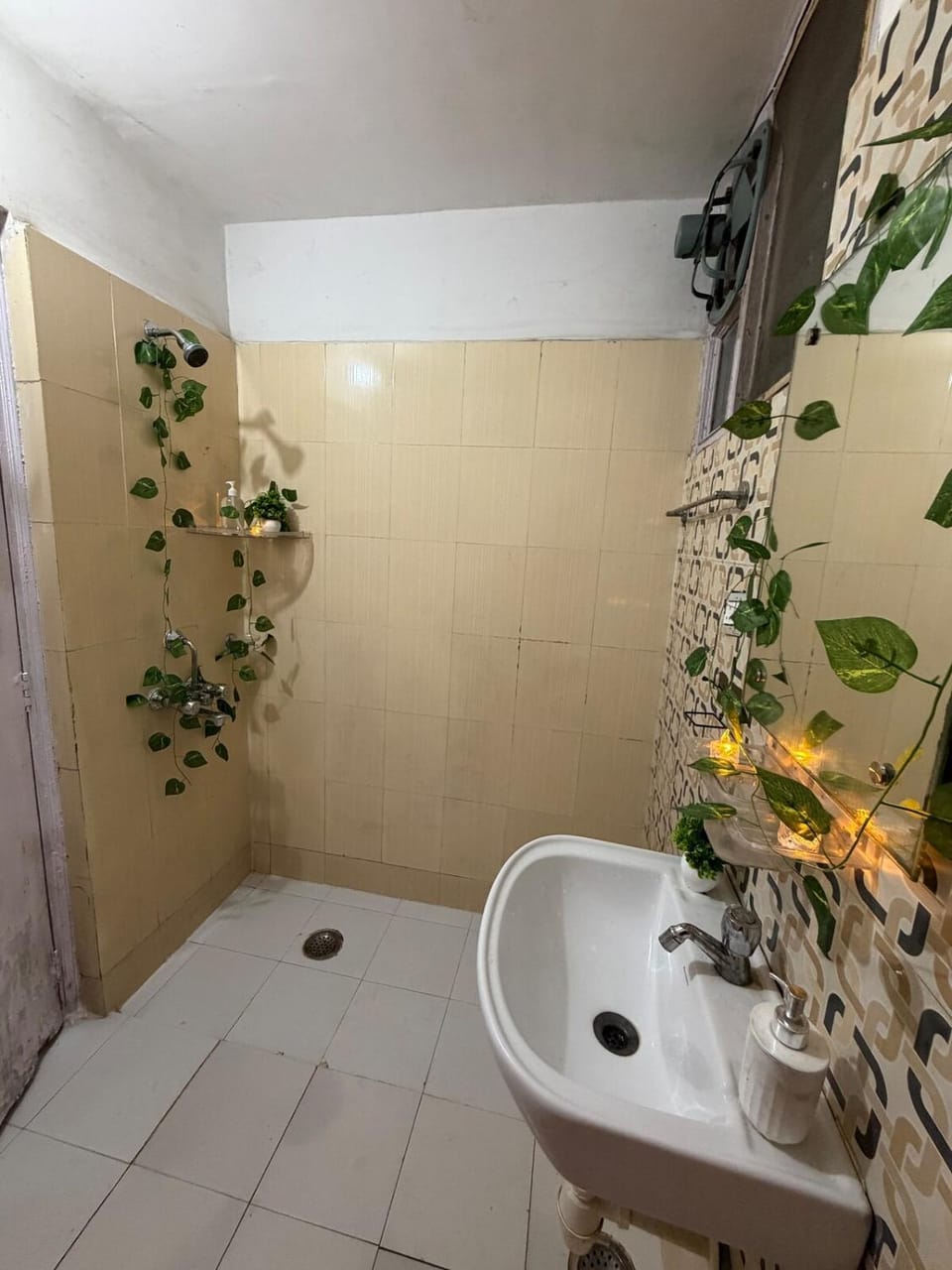 Sunbeam Suites Where Comfort Meets Aesthetic Apartment in Lucknow