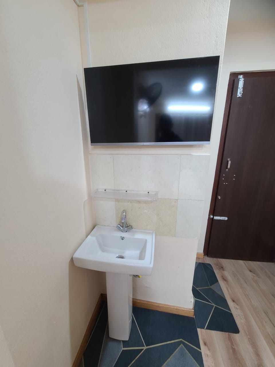 Bathroom, TV and multimedia