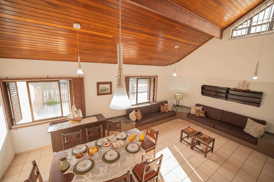 Piscina e Espaço Gourmet | A 50m da Praia House in Pontal do Paraná