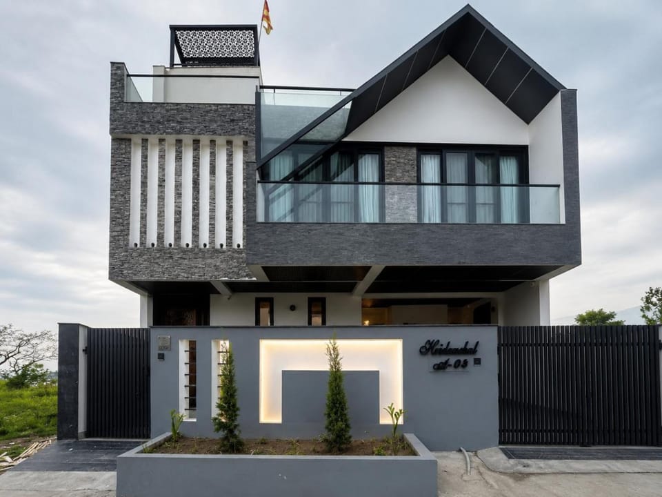 Property building, Day