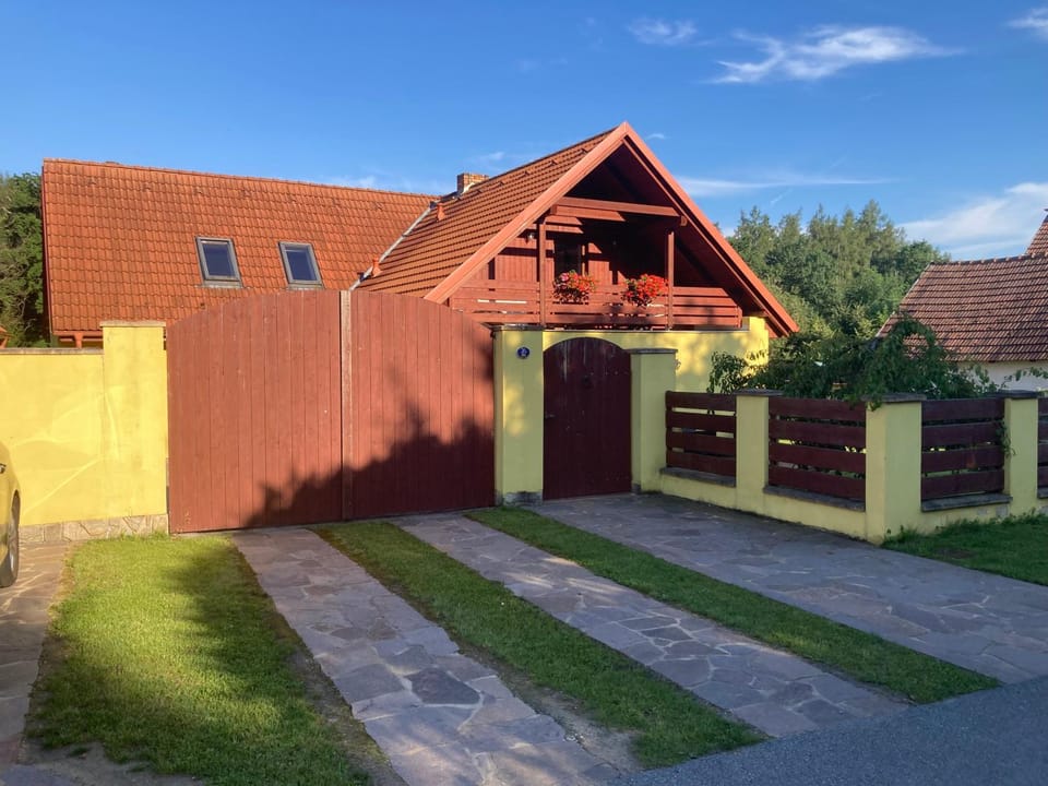Chalupa Na konci Lhoty House in South Bohemian Region