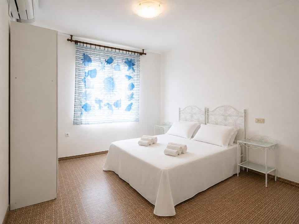 Bed, Photo of the whole room, Bedroom, towels, wardrobe