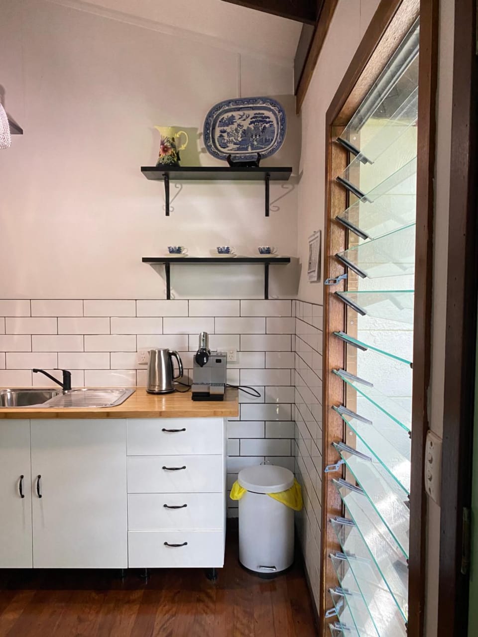 Kitchen or kitchenette, Internal: Not applicable to any particular room
