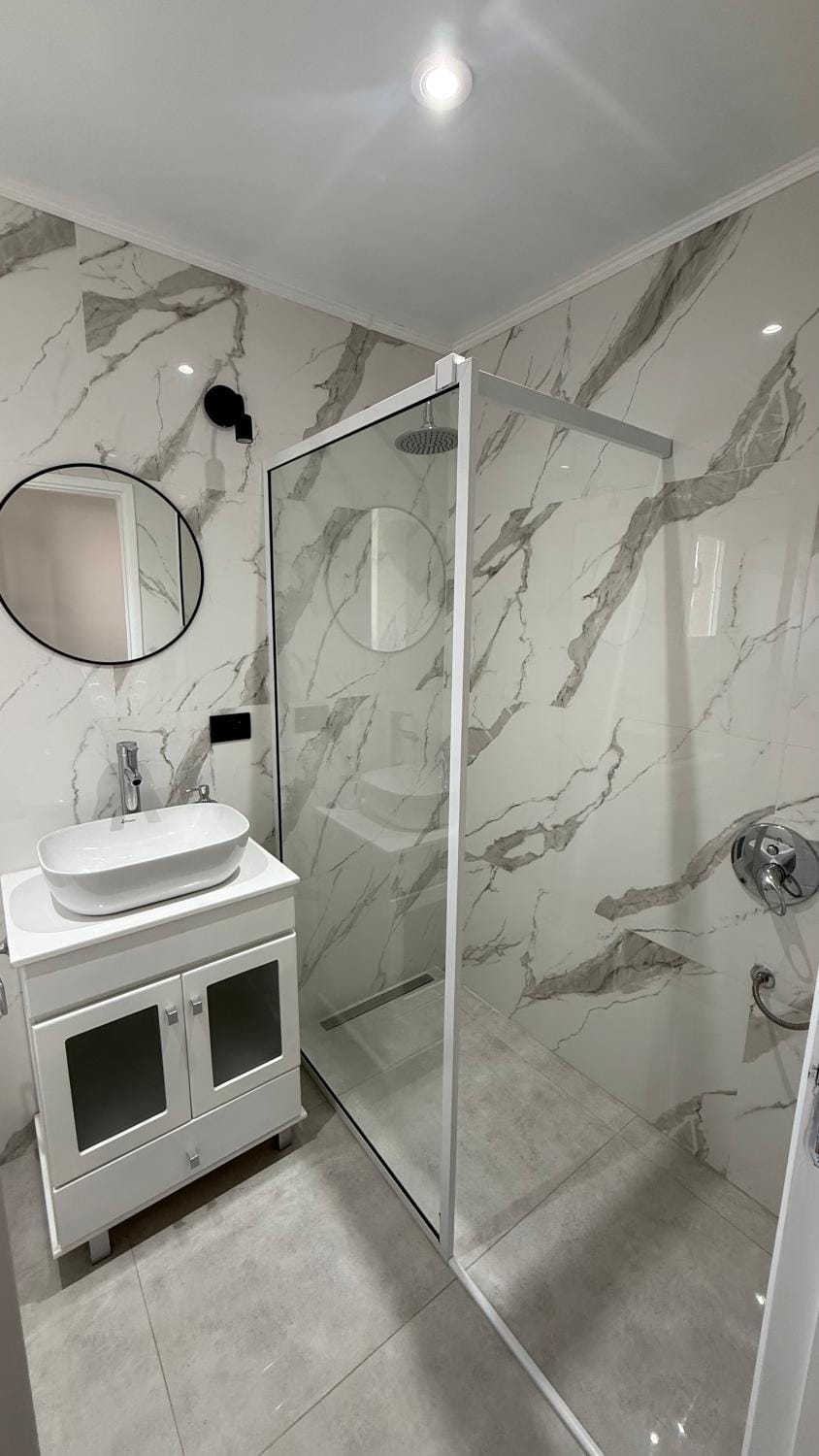 Shower, Bathroom, towels