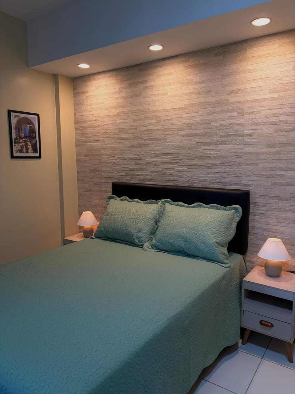 Photo of the whole room, Bedroom