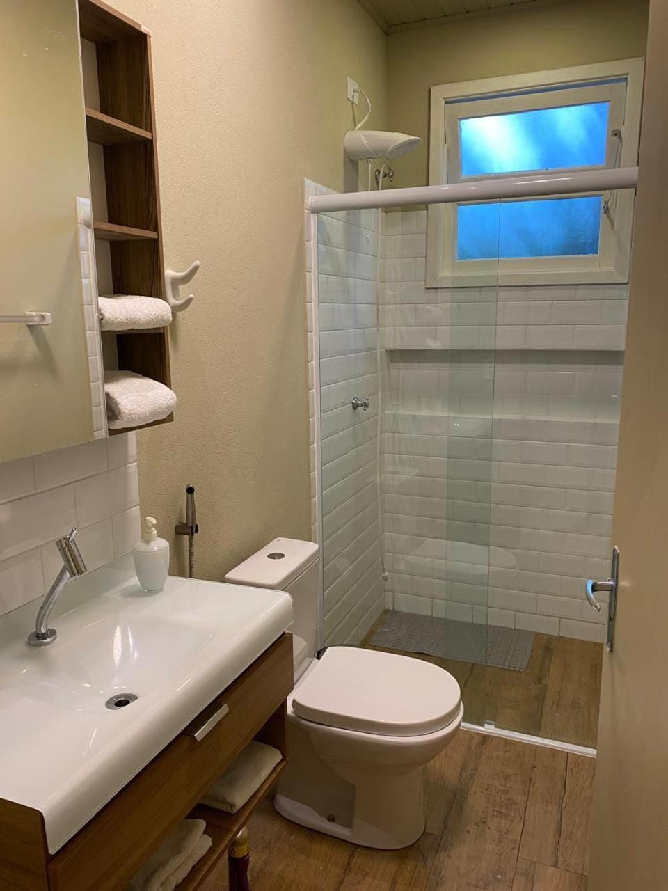 Casas das Palmeiras com Piscina Aquecida, 4 Suítes, Cond 50m da Praia em Caraguatatuba House in Caraguatatuba