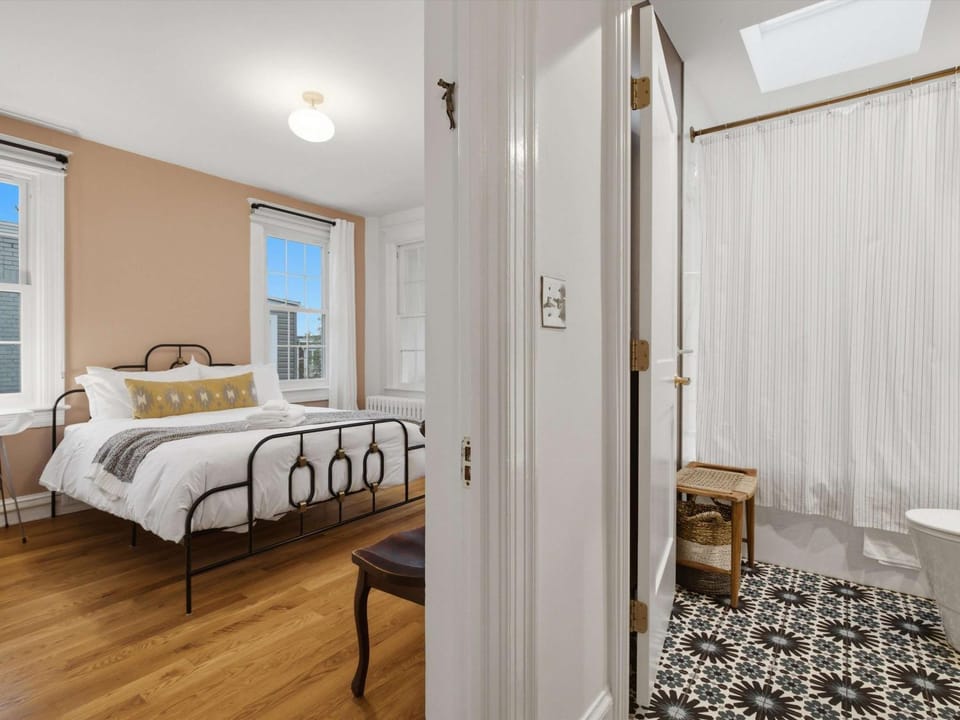 Historic Designer Home - NW Washington Apartment in District of Columbia