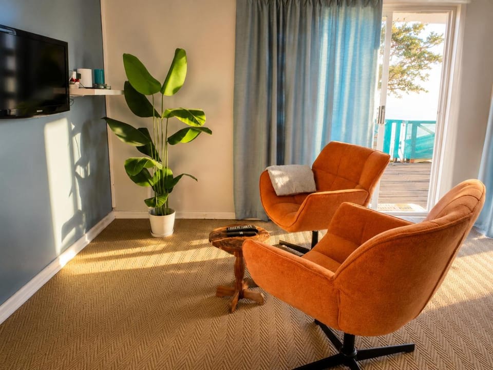 TV and multimedia, Seating area